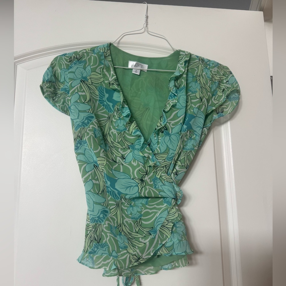 Ann Taylor loft Floral Green tie wrap Blouse size 4P